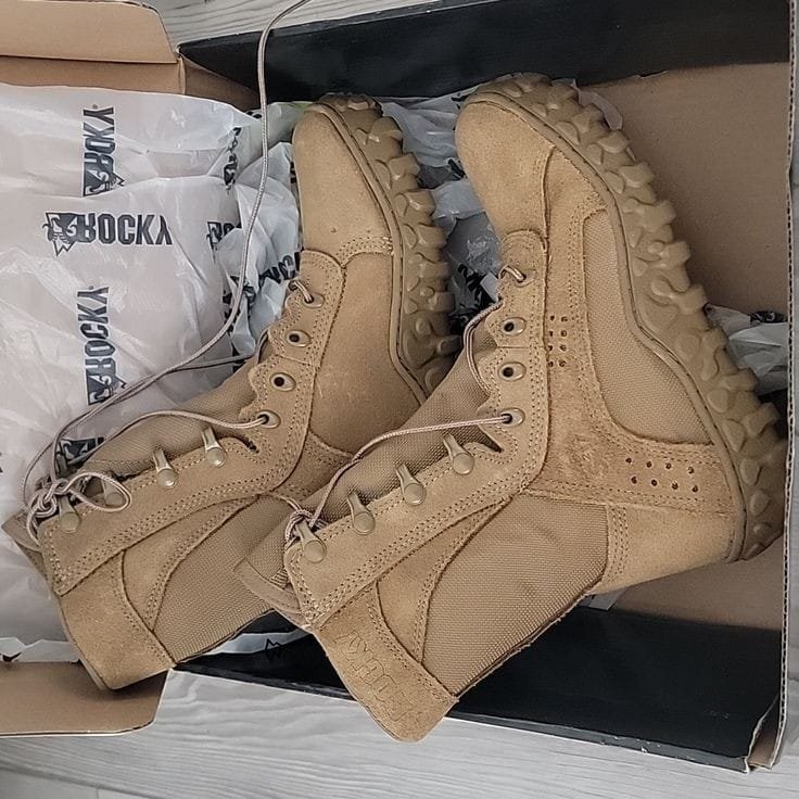 hiking-boots-liquidation-pallet.jpeg Wholesale Hiking Boots Pallets - Image 1