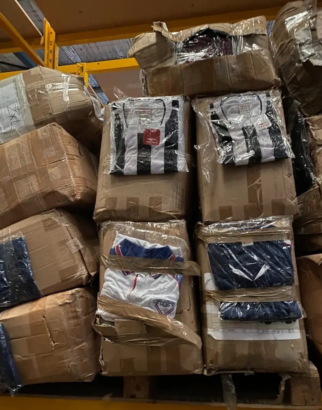 soccer-jerseys-liquidation-pallet.jpg soccer jerseys pallets for sale - Image 1