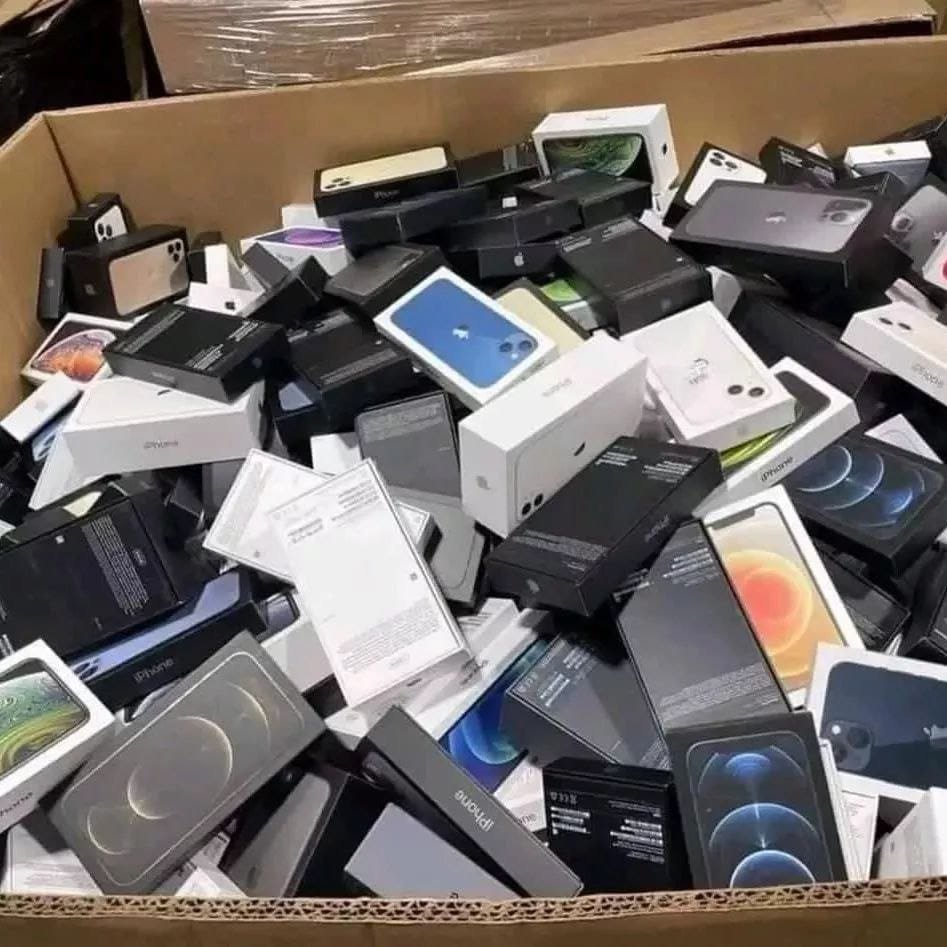 wholesale-mix-iphone-liquiation-pallets.jpeg Mix iPhone pallets for sale - Image 1